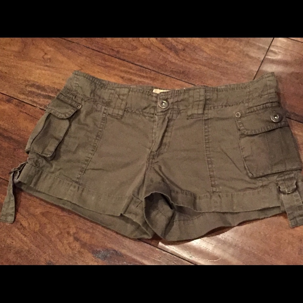 Dark olive green army shorts; Sz 3